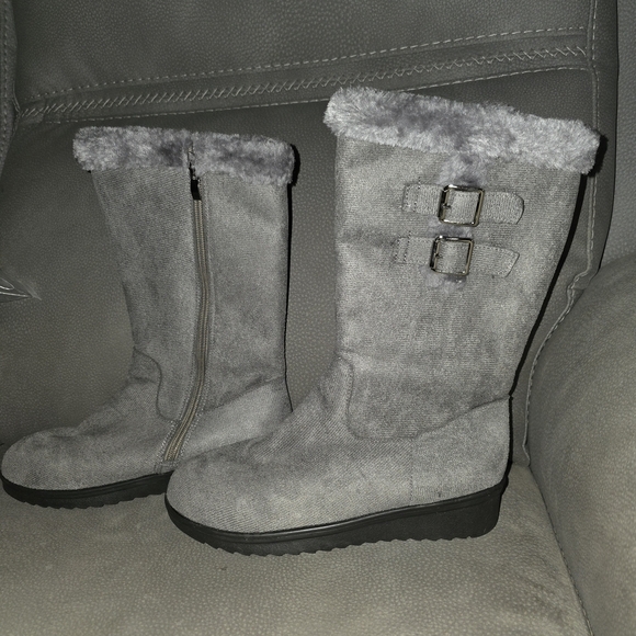 NWOT Brand New Still In Bag! Gray Faux Fur Lined Women's Boots - Picture 2 of 3
